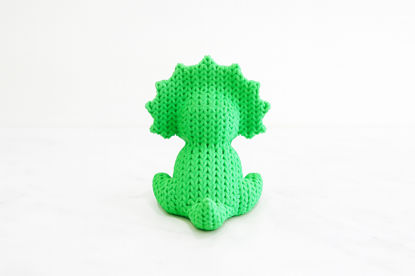 Green Knitted Triceratops Figurine – Cute Dinosaur Decorative Sculpture