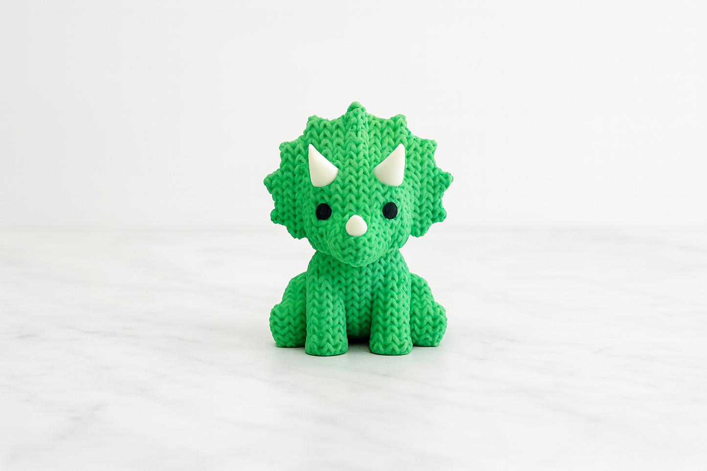 Green Knitted Triceratops Figurine – Cute Dinosaur Decorative Sculpture