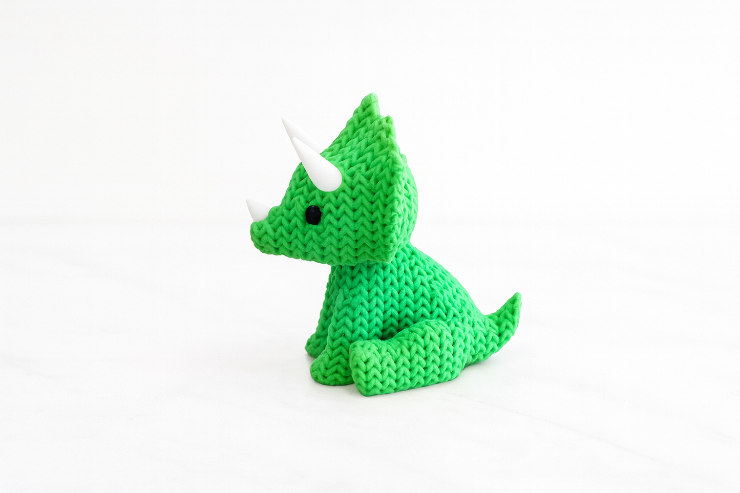 Green Knitted Triceratops Figurine – Cute Dinosaur Decorative Sculpture