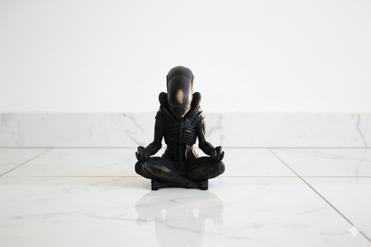 Meditating Alien Statue – Dark Sci-Fi Zen Sculpture