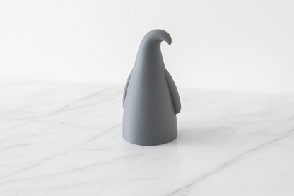 Figura minimalista de Papá Noel gris: decoración navideña nórdica moderna