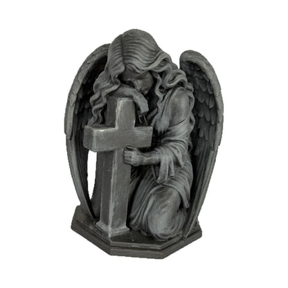 Ángel arrodillado con cruz de 14 cm, figura de PLA pintada a mano con acabado gris oscuro efecto hierro. Eterna Wonder.